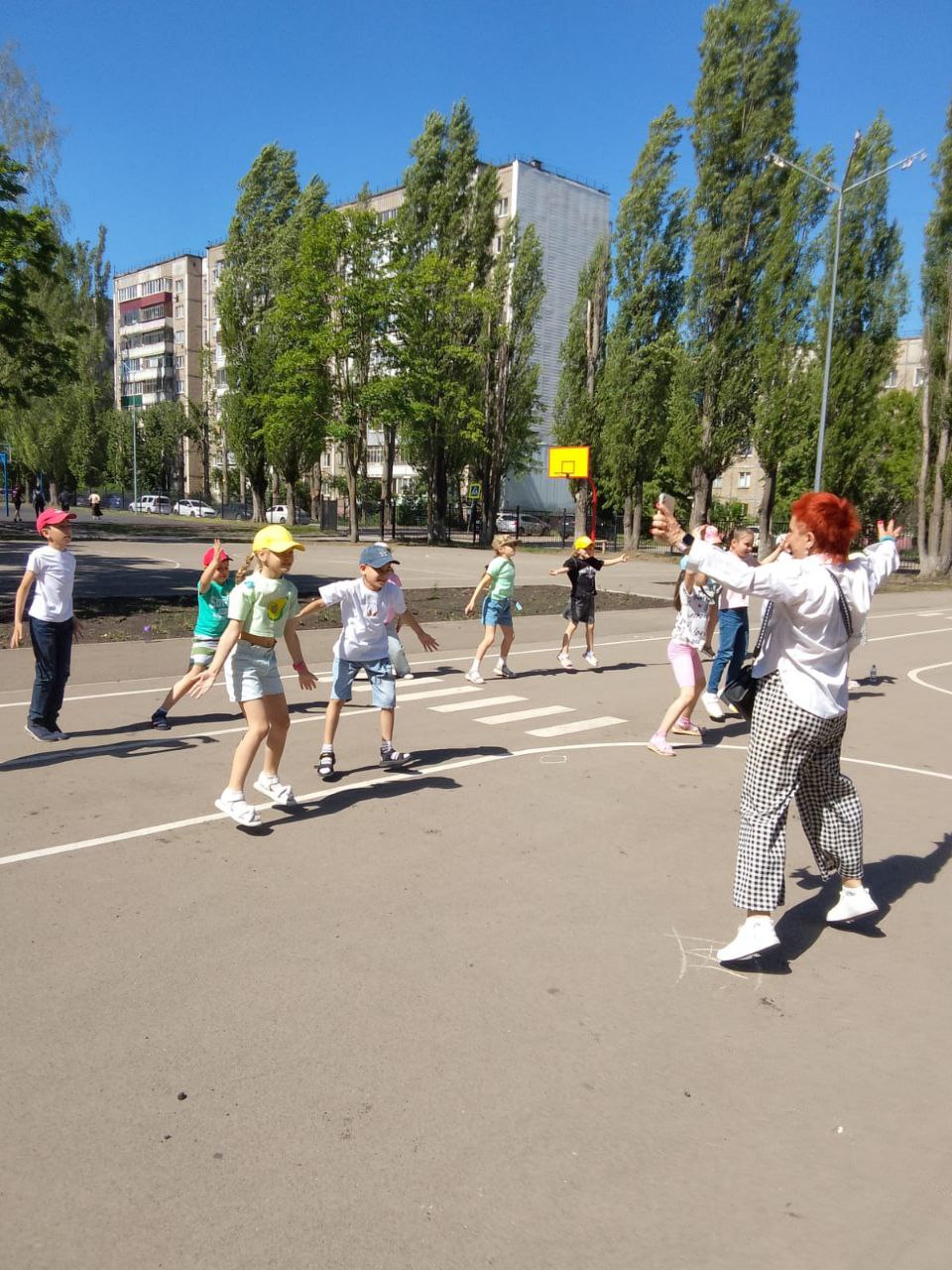 Проведение утренней зарядки.
